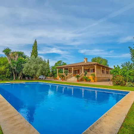 Near Platja De Muro Villa